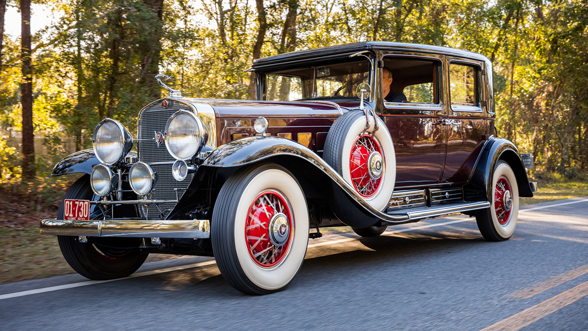 Classical Club Sedan