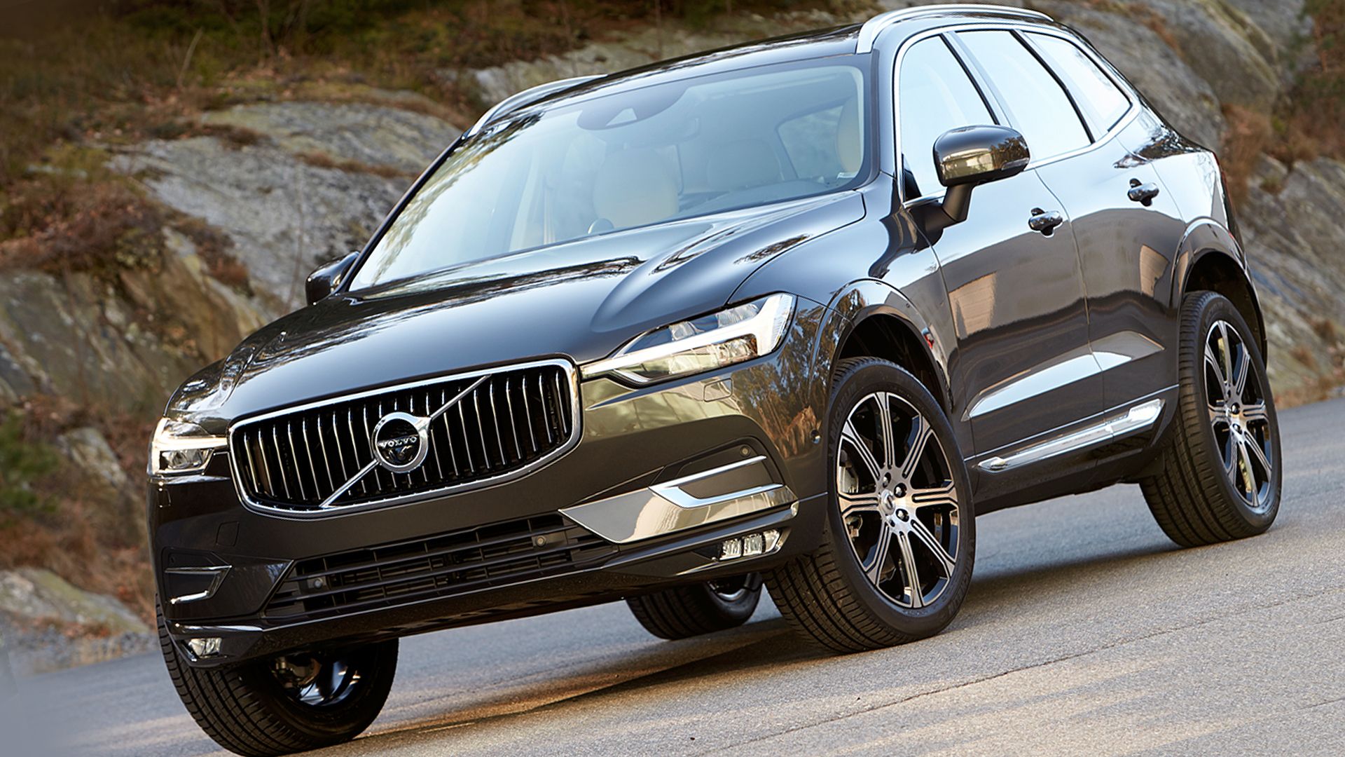 Green Volvo XC60